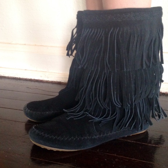Black Minnetonka suede three layer fringe boots