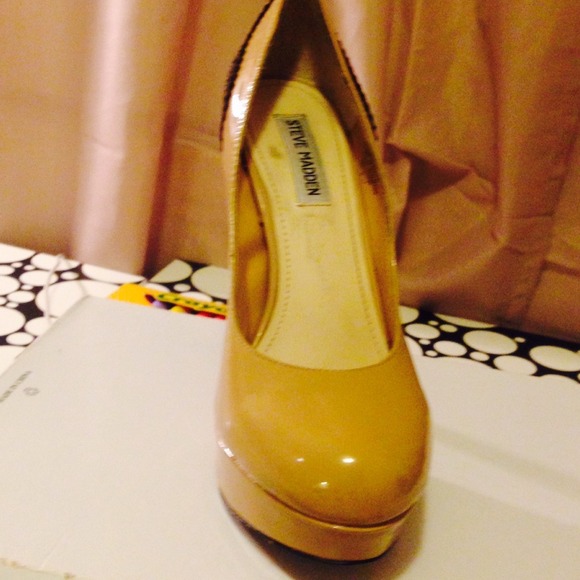 Nude/Black panten leather pump - Picture 1 of 3