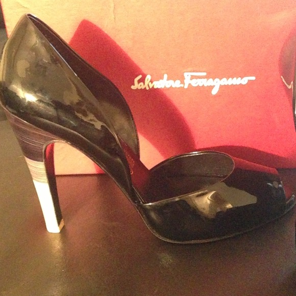 💐💕AUTHENTIC SALVATORE FERRAGAMO PEEK TOE PUMP💐 - Picture 2 of 8
