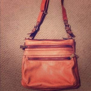 Beautiful cross body Fossil purse❤️