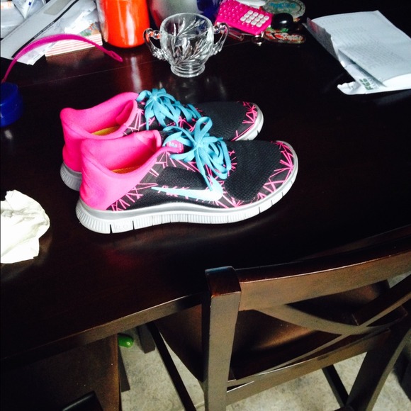 Nike frees - Picture 2 of 3