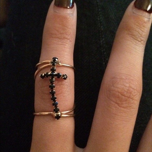 Cross knuckle Ring! So unique
