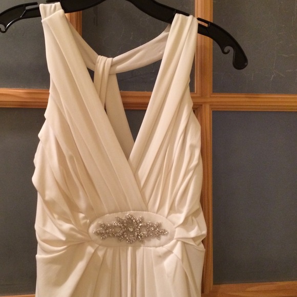 White dress - Picture 3 of 3