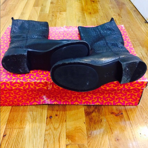 AUTHENTIC tory burch stowe_figueira leather boots. - Picture 4 of 4