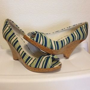 Blue and Green Report Wedge