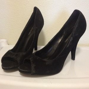Delicious Heels black suede
