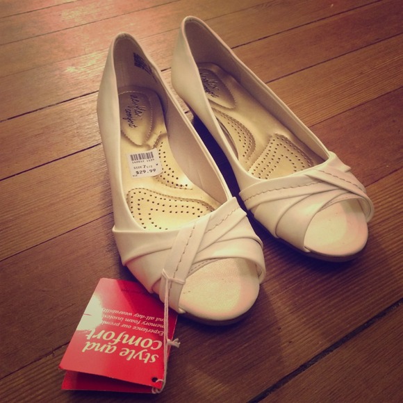 BRAND NEW, NEVER WORN WEDGES FOR SALE