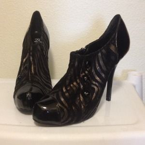 Black zebra heel