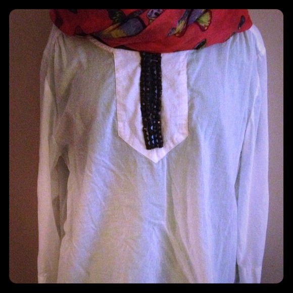 GAP classic short. Metal details in front