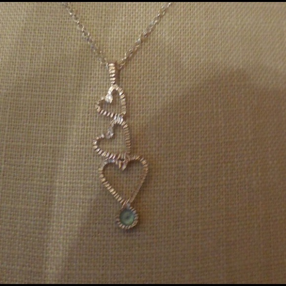 ⬇️Silver Three 💕Hearts Pendant Necklace - Picture 3 of 4