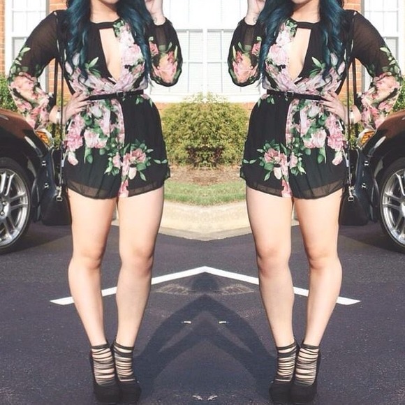 Reverse Juliet romper - Picture 1 of 1