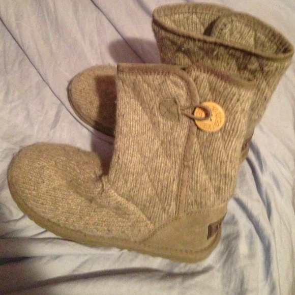 Gray knit UGG boots.