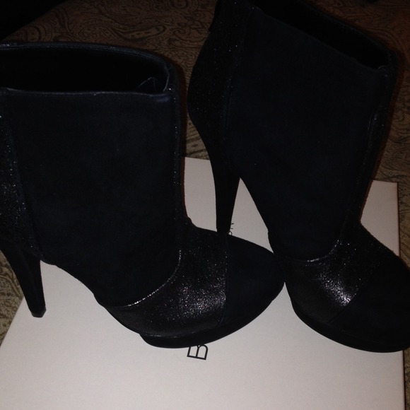 SOLD!! NWT diva boots!! - Picture 2 of 3