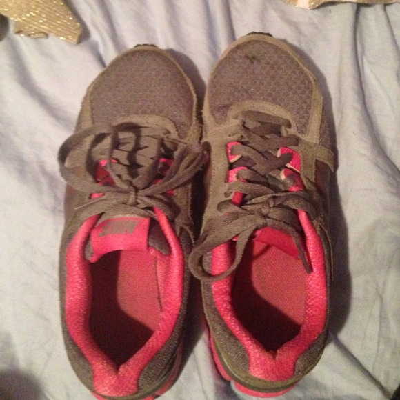 Nike dual fusion shoes