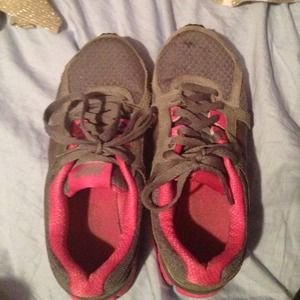 Nike dual fusion shoes