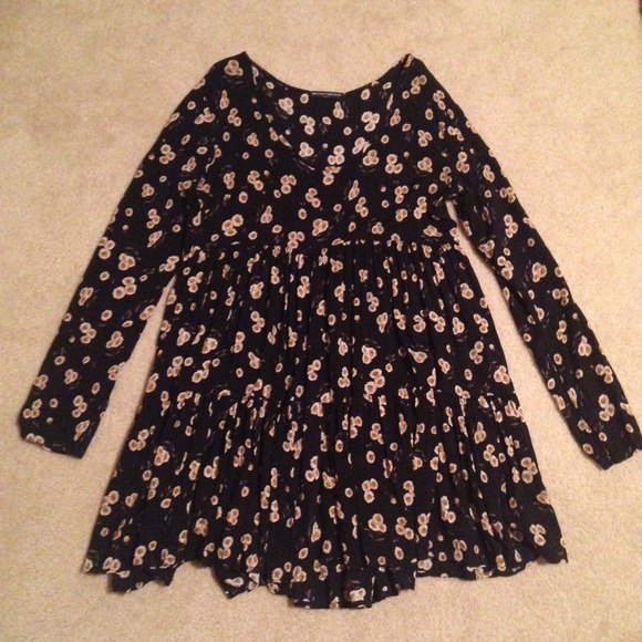 Brandy Melville Dresses & Skirts - Brandy Melville Long Sleeved Sunflower Dress
