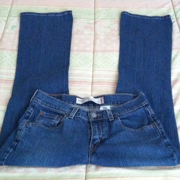 💙Levi's 515 Nouveau Boot Cut Denim - Picture 2 of 4