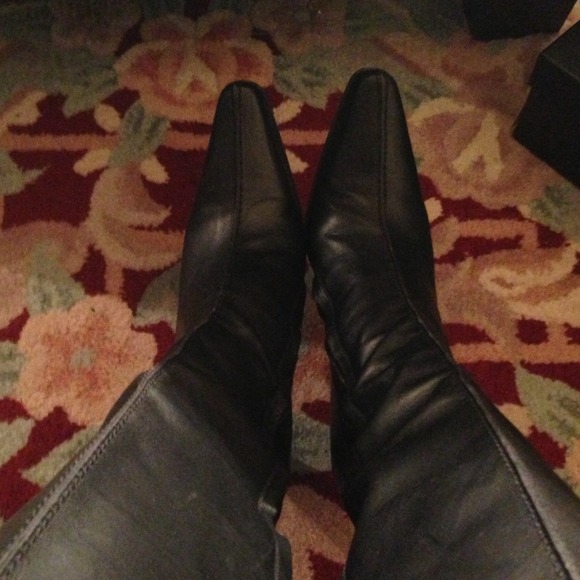 💋AUTHENTIC BLK FENDI  LEATHER BOOTS💋 - Picture 2 of 4