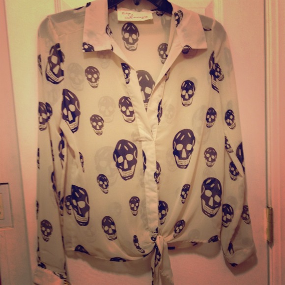 Vintage Havana tie front blouse top skulls