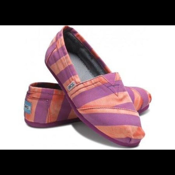 Pink / purple TOMS