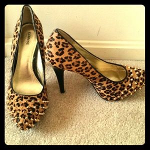 Express Leopard Spikes