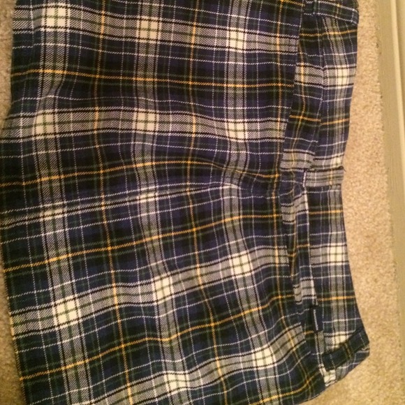 A skirt - Picture 2 of 3