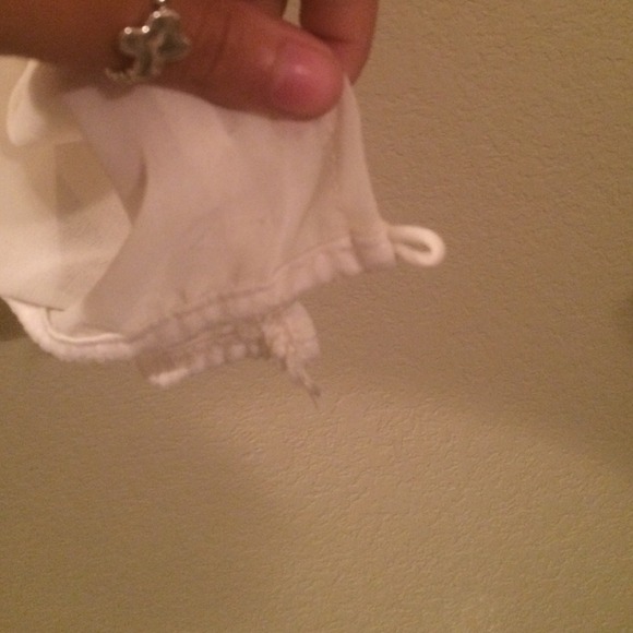White top - Picture 2 of 3