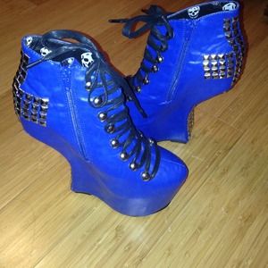 Blue Amazee curved heels