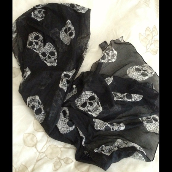 H&M Skull Scarf