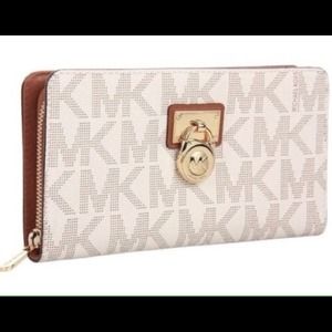 MK Hamilton Signature Zip Around VanillaWallet