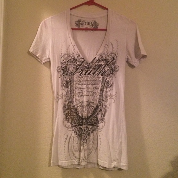 Truth v-neck