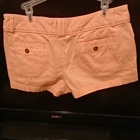 Coral colored shorts - Picture 2 of 3