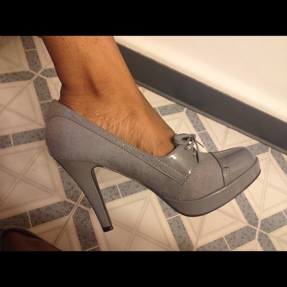 Qupid Gray Canvas/Patent Leather Pumps