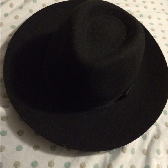 Forever 21 Black Circle Hat