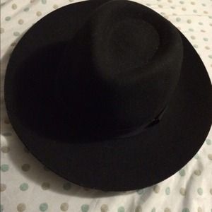 Forever 21 Black Circle Hat