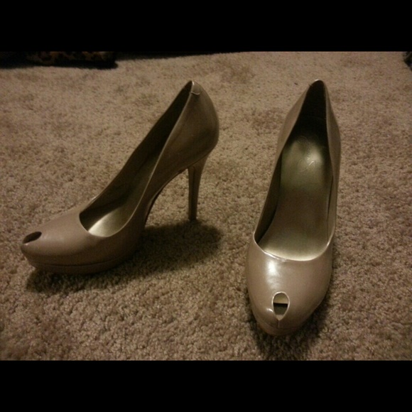 Shoes - Picture 3 of 4