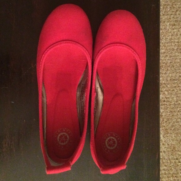 COMFORTABLE RED FLATS!❤️ - Picture 2 of 4