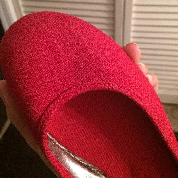 COMFORTABLE RED FLATS!❤️ - Picture 3 of 4