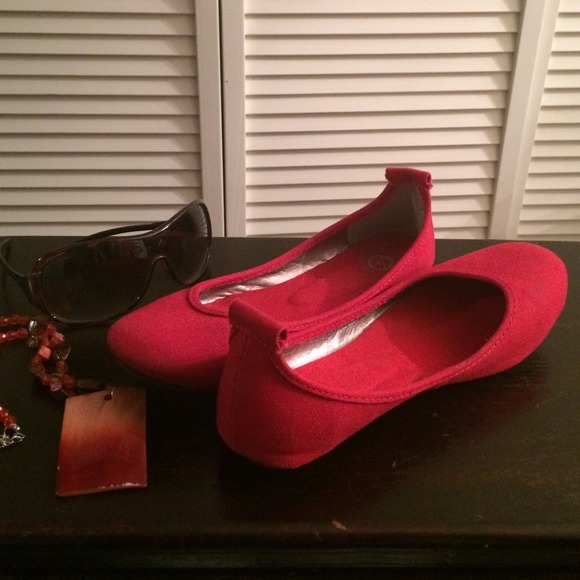 COMFORTABLE RED FLATS!❤️ - Picture 4 of 4