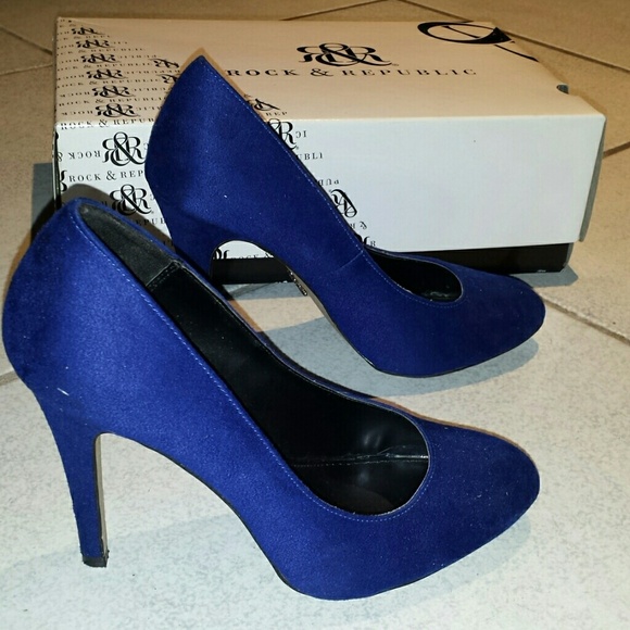 Pumps - Picture 2 of 3