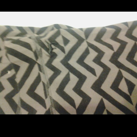 Printed vs leggings - Picture 2 of 3