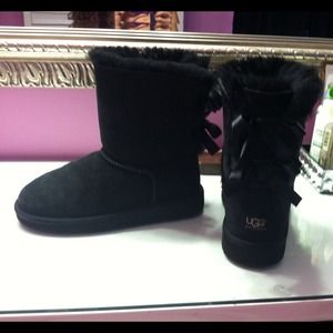 Black bailey bow ugg boots kids size 5 (adult 7)
