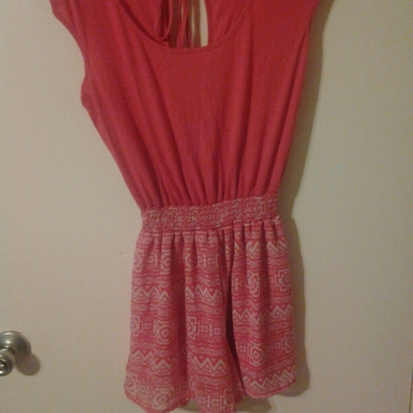 Small coral romper - Picture 1 of 3