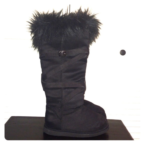 NWT!!! CUTE BLACK FAUX FUR WINTER BOOTS!💕