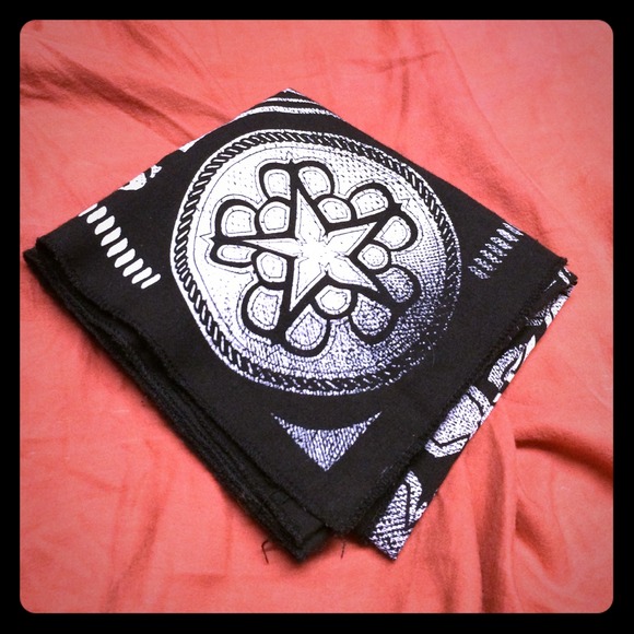 🚫BUNDLED🚫Black veil brides bandana - Picture 1 of 2