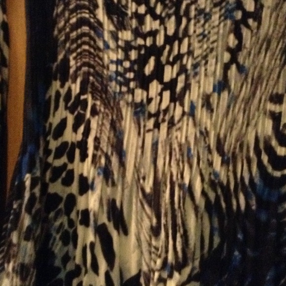 Beautiful blouse - Picture 2 of 3