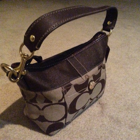 🌟🌟SOLD!!🌟🌟Coach Auth. Monogram CC shoulder bag
