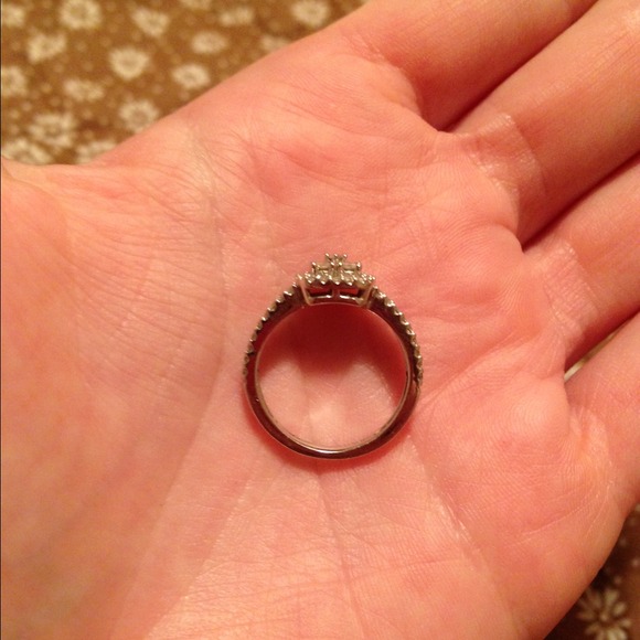 Diamond Ring - Picture 2 of 3