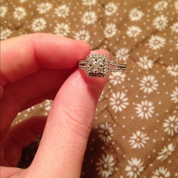 Diamond Ring - Picture 3 of 3