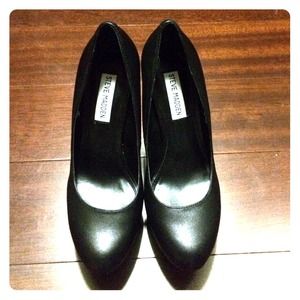 Steve Madden "Prissy" black leather platforms